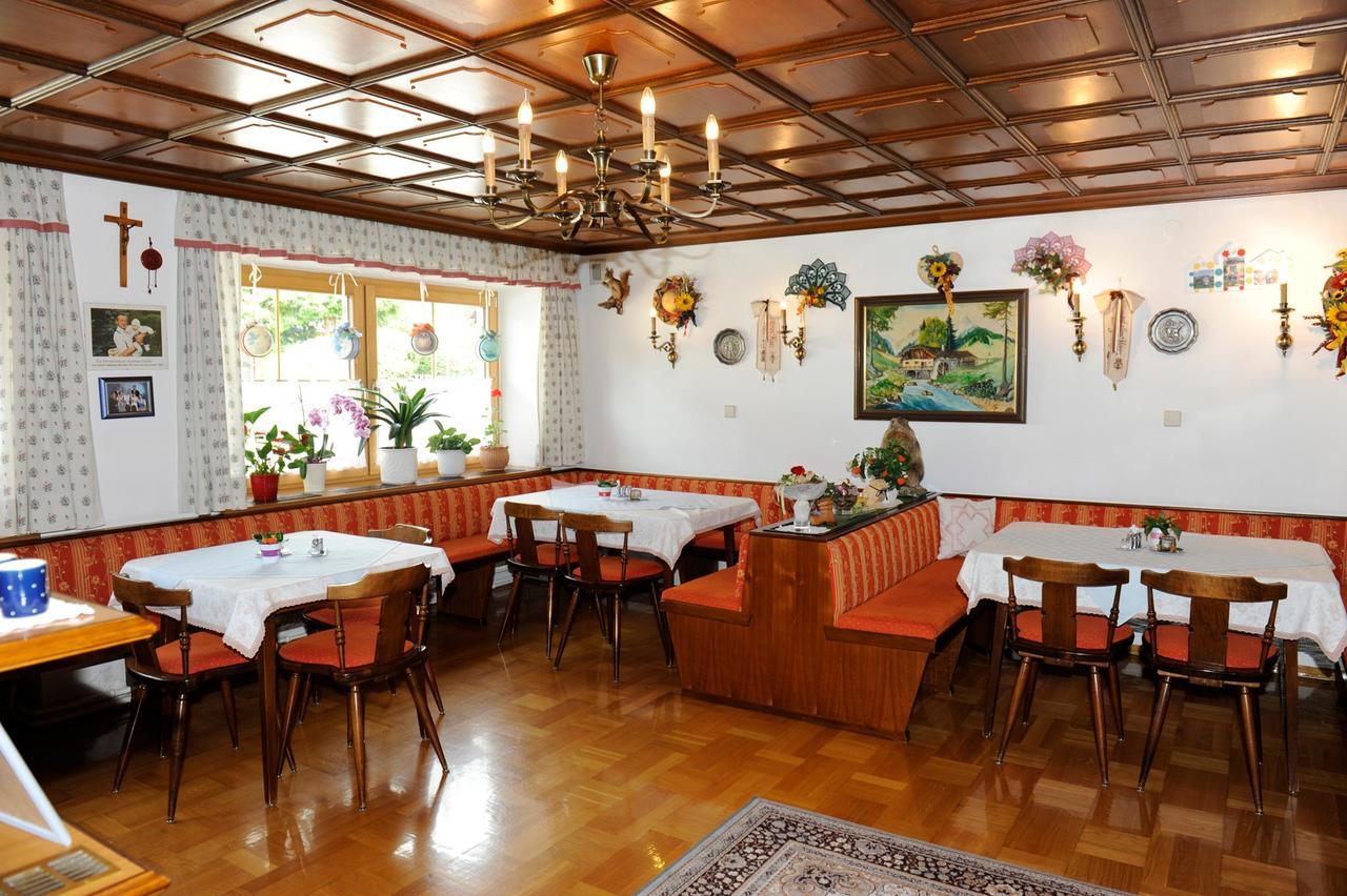 Haus Dorfer Acomodação com café da manhã Mariapfarr Exterior foto
